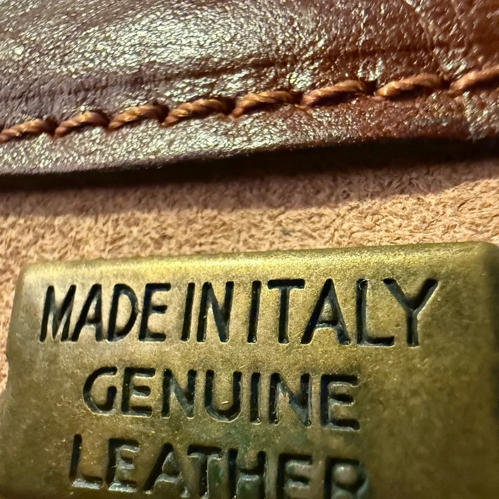 Artisan Craftsmanship, timeless luxury made in Italy Old Angler Firenze bag